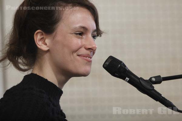 EMILY LOIZEAU - 2006-04-11 - PARIS - FNAC St Lazare - 